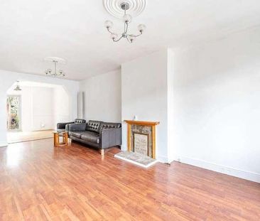 St Michaels Crescent, Pinner, HA5 - Photo 2