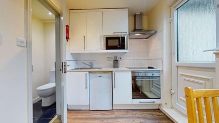 Studio to rent - Photo 2