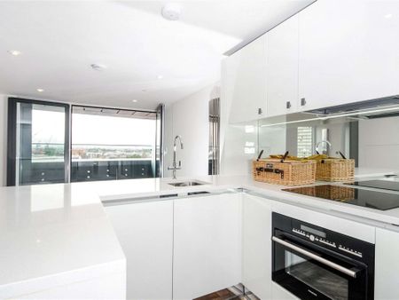 Savills are pleased to present a one bedroom apartment on the 10th floor in the Eagle Point. - Photo 5