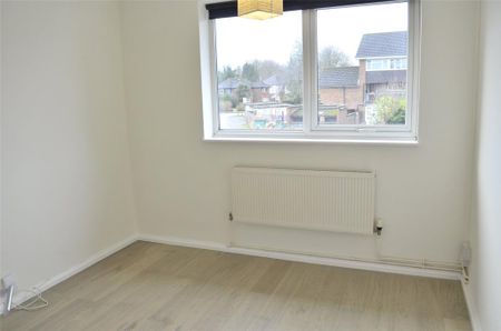 2 bedroom maisonette to rent - Photo 2