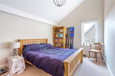 Fabulous four-bedroom detached barn conversion with superb countryside views - Photo 3