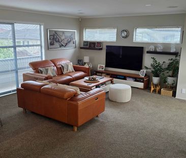 Spacious 3-Bedroom Home with Great Outdoor Living - Photo 1