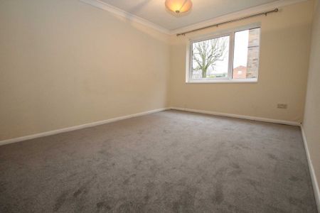 2 bed Flat for rent - Photo 2