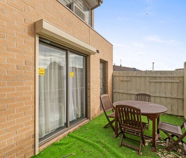 FULLY FURNISHED HOME! - Photo 4