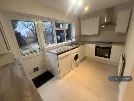 3 bedroom terraced house to rent - Photo 4