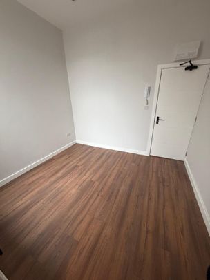 Studio Flat, Garfield Road, SW11 - Photo 1