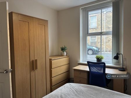3 bedroom terraced house to rent - Photo 3