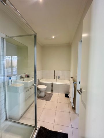 Strathmore - Photo 3