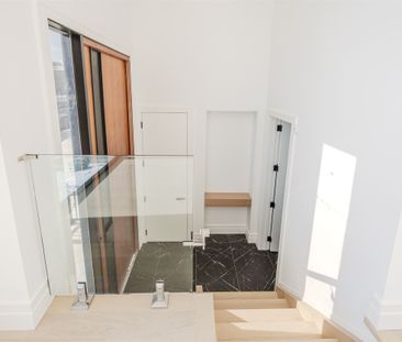 For Lease - 230 Townsgate Drive, Vaughan, Ontario - Photo 6