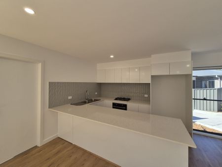 Three Bedroom Townhouse - Photo 3
