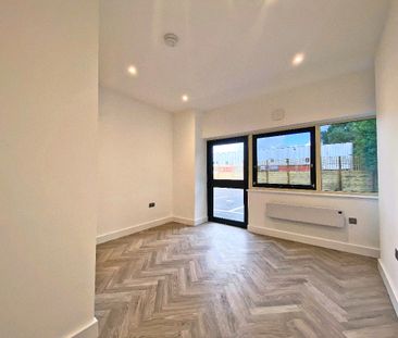 Oakley Place, Redfields Lane, Fleet, GU52 - Photo 4