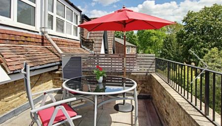 2 bed flat to rent - Photo 2