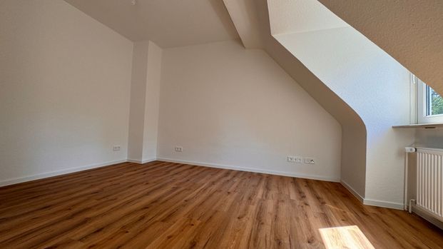 *** Gemütliche Single-Wohnung im Dachgeschoss! *** - Photo 1