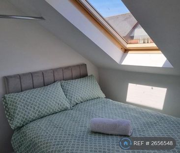 4 bedroom end of terrace house to rent - Photo 4