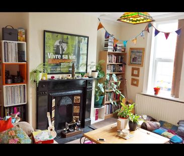 2 Bed Flat, Meanwood Road, LS6 - Photo 1