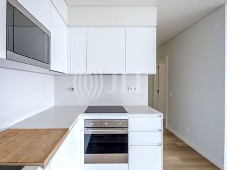 2 room luxury Apartment for rent in Oeiras, Lisbon - Photo 2
