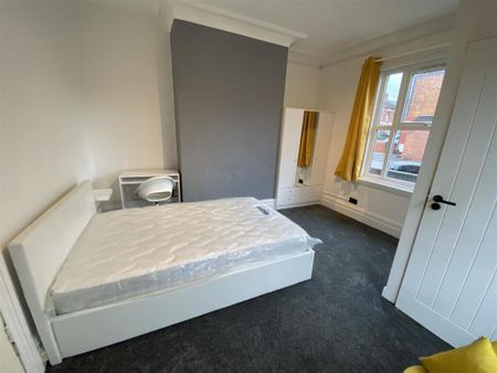 1 bedroom in a house share to rent - Photo 5