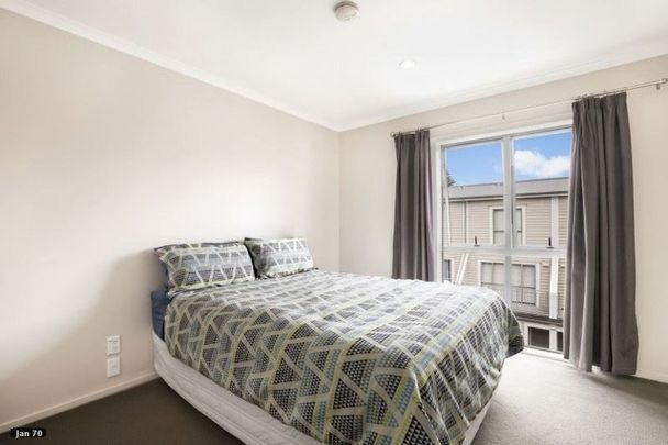 Beautiful Townhouse in Papatoetoe - Photo 1