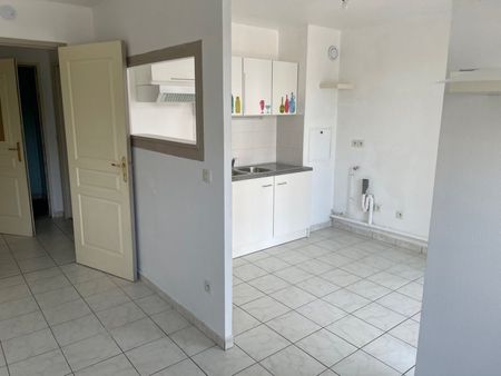 Location Appartement 2 pièces 40m² TROYES 10000 - Photo 2