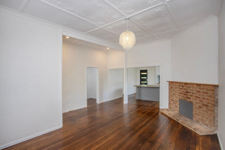 freshly renovated three-bedroom home - Photo 5