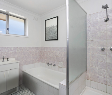 Prime Location - Photo 3