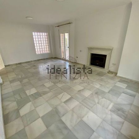 Alquiler de chalet pareado en Cuatro Pinos-El Carmen - Photo 1