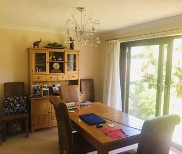 Worth 4 bedroom detached house to rent - Photo 2