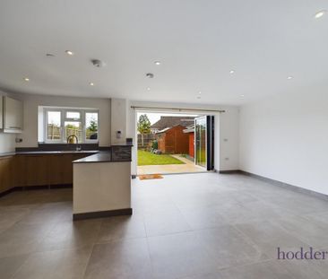 4 bedroom detached house to rent - Photo 5