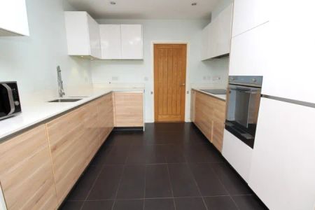 RM3, Ashflower Drive, Romford - Photo 3
