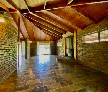 Large lifestyle family home - Photo 3