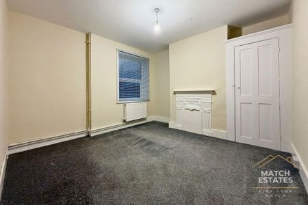 3 bedroom maisonette to rent - Photo 2
