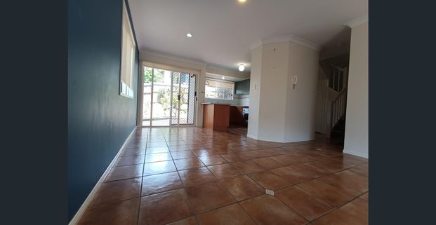 Beautiful 3-Bedroom Townhouse – Perfect Location in Eight Mile Plains - Photo 1