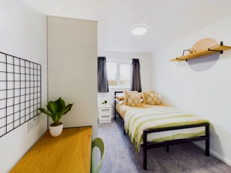6 Bedroom House - Photo 5