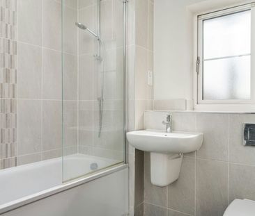 Semi-detached house to rent on - Photo 3