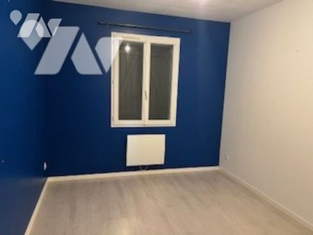 SAINT CLAIR SUR LES MONTS, maison de plain pied d'~85m² avec jardin, trois chambres et garage. - Photo 2