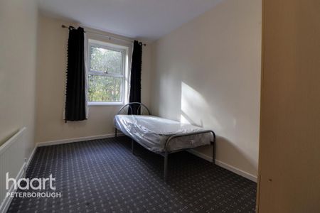 1 bedroom in a house share to rent - Photo 2