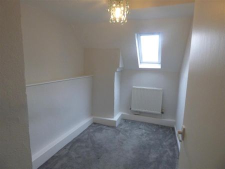 4 bedroom semi-detached house to rent - Photo 3