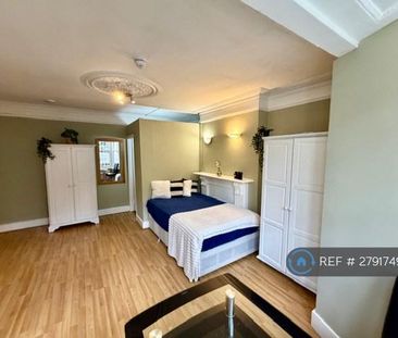 1 bedroom in a house share to rent - Photo 4