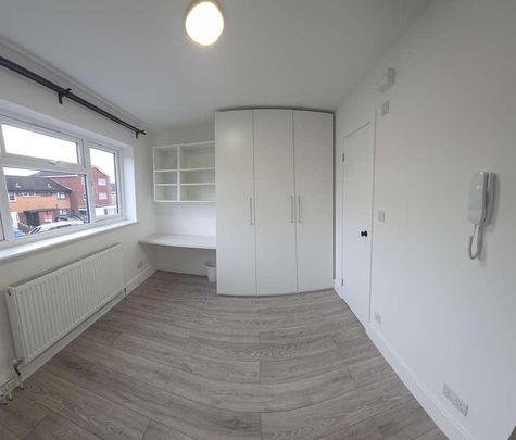 Greenford, UB6 - Photo 1