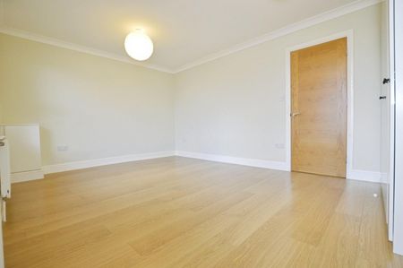 1 bedroom Flat To Let - Photo 5