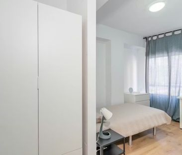 Calle de Pere de Valencia, Valencia, Valencian Community 46022 - Photo 4