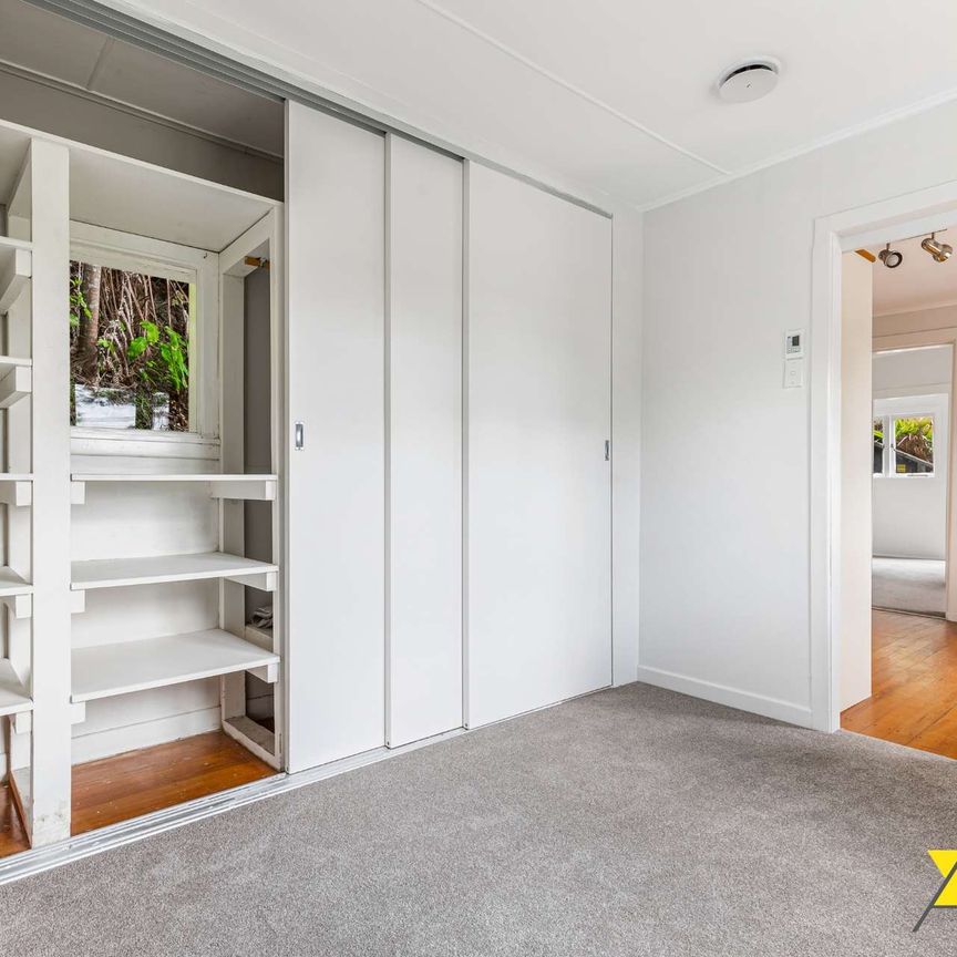 Two Bedroom and One Bathroom in Titirangi! Lawns and Gardens Included! - Photo 1