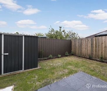 33 Burns Avenue, Clayton South, Vic 3169 - Photo 2