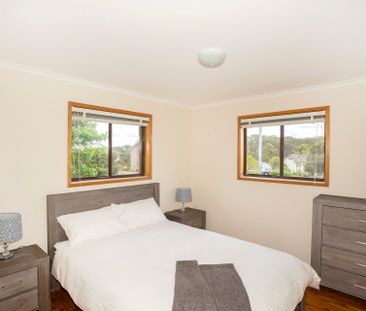 Coastal Living - Spacious Family Home Just Minutes from the Beach - Photo 5