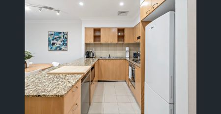 Spacious open plan living - Photo 5