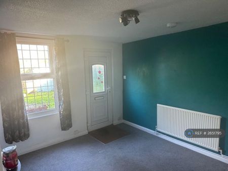 2 bedroom end of terrace house to rent - Photo 2