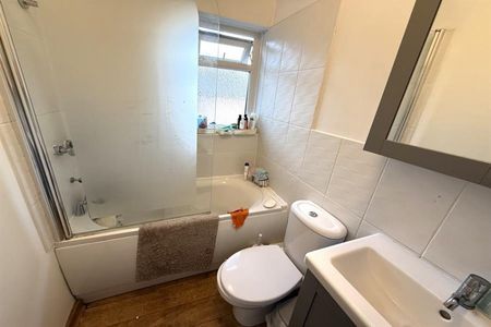 3 Bedroom End Terrace Available Arranging tenancy - Photo 5