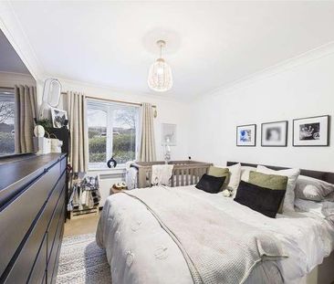 Missenden Gardens, Burnham, Slough, Buckinghamshire, SL1 - Photo 2