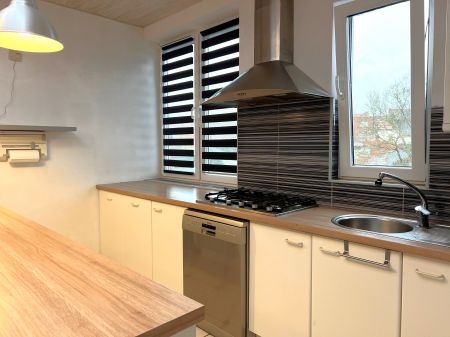 Bel-etage woning met 4 slaapkamers, garage en balkon. - Foto 4