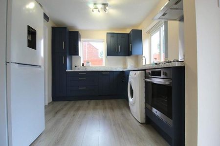 2 Bedroom Mews Available Arranging tenancy - Photo 4